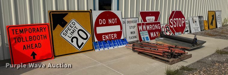 Approximately 44 signs  - DU6847