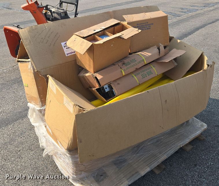 Approximately 81 road delineators - DU6856