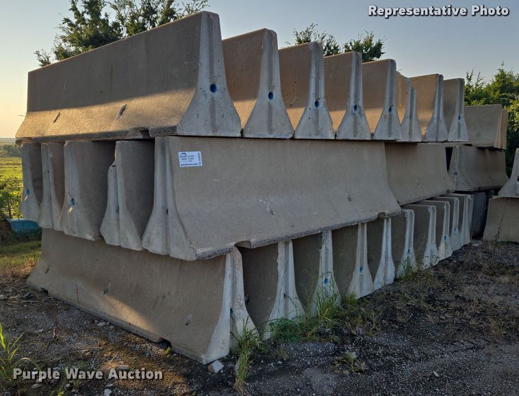 (8) concrete barriers - DU6882