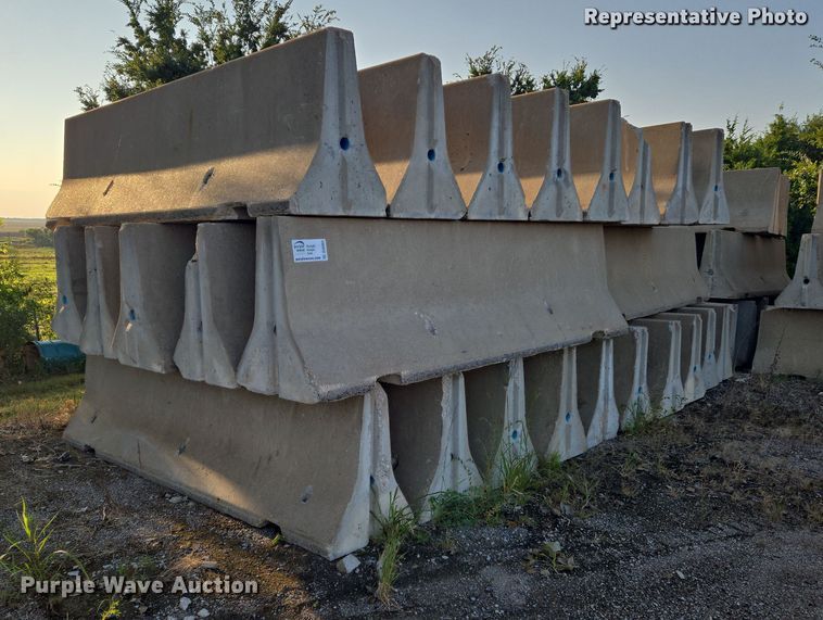 (8) concrete barriers - DU6883
