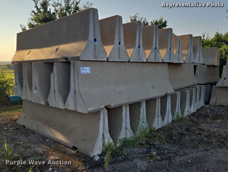 (8) concrete barriers - DU6885