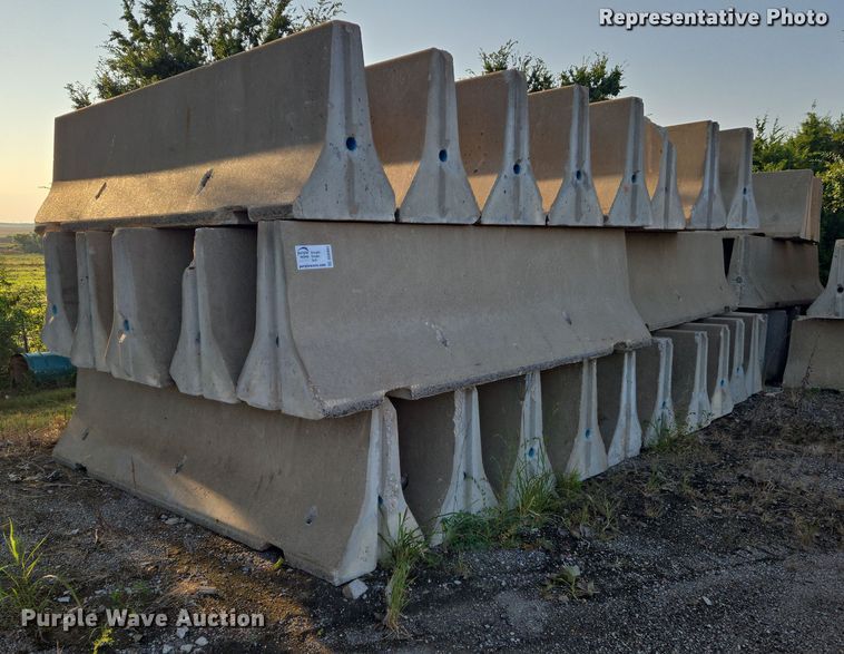 (8) concrete barriers - DU6886