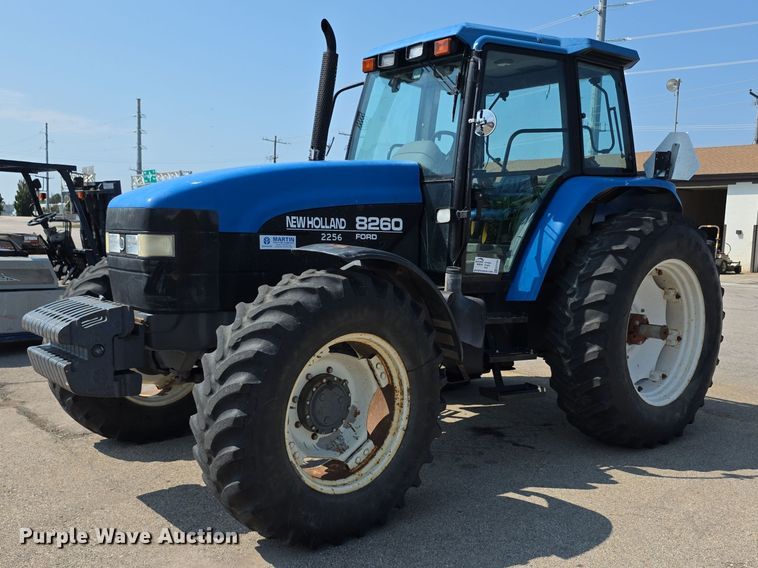 1998 New Holland  8260 MFWD tractor - EF3763