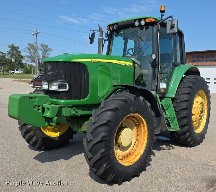 2003 John Deere 7220 MFWD tractor - EF3776