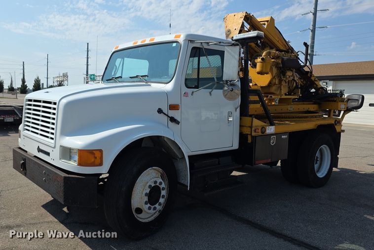 1993 International 4700 post driver truck - EF3777