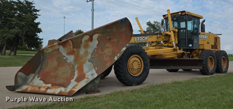2002 John Deere 772CH II motor grader - EF3778
