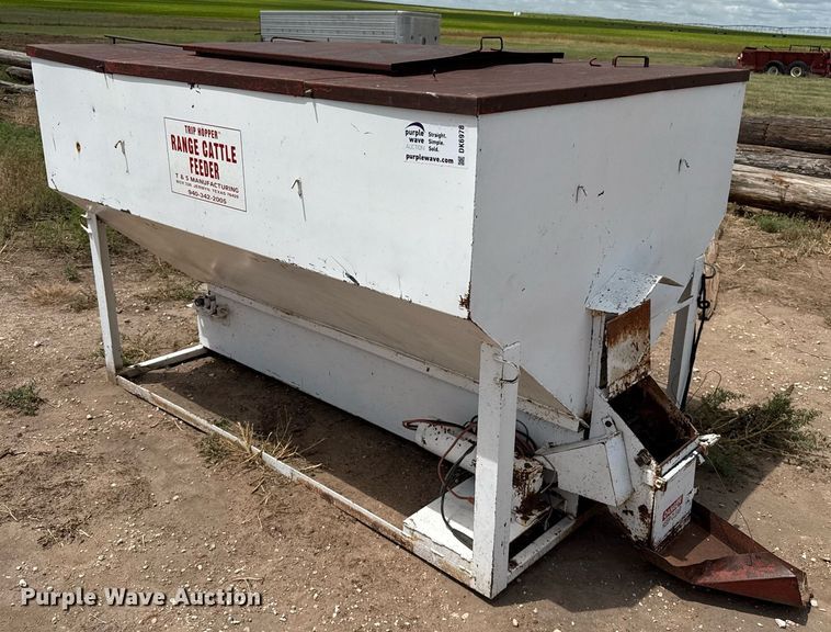 T &  S Trip Hopper cake feeder - DK6978