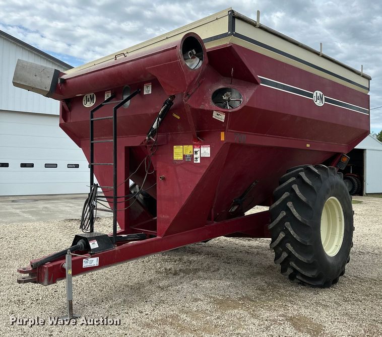 J&M 750-14 grain cart - DP8855