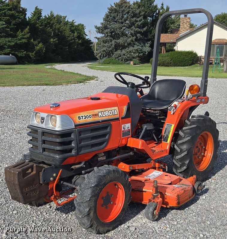 Kubota B7300HSD MFWD tractor - DU6893