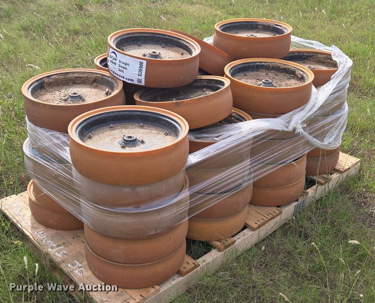 (42) John Deere planter wheels - DU6900