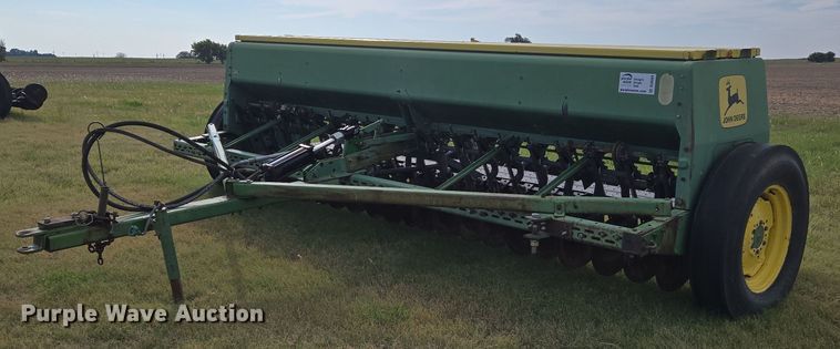 John Deere 8300 grain drill - DU6904