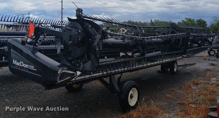 2009 MacDon FD70 flex draper head - DU6924