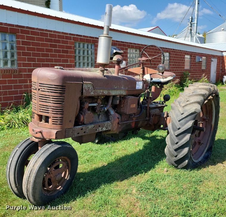 1945 International Harvester Farmall H tractor - EA2562