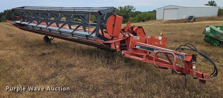 Case IH 8220 swather / windrower - EB8269