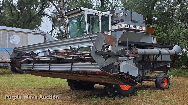 Gleaner M2  combine - EF3805