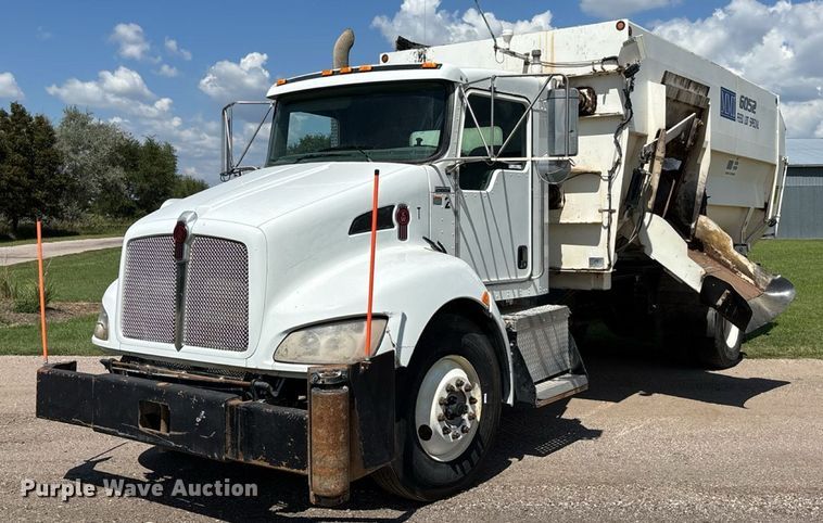2017 Kenworth T370 feed delivery truck - EM0049