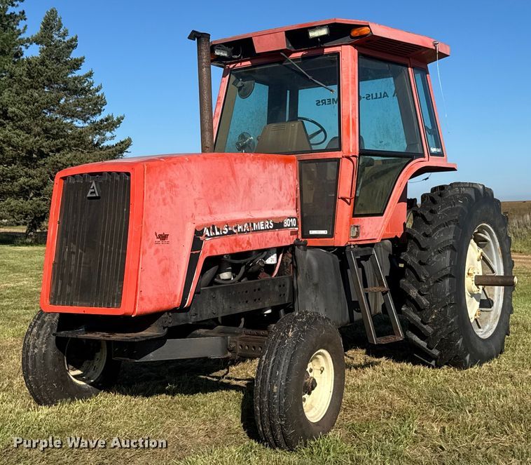 1983 Allis-Chalmers 8010 tractor - EM8172