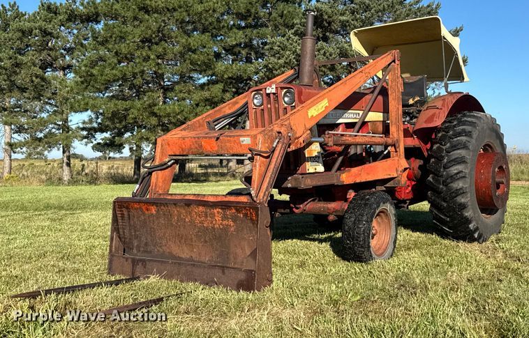 1966 International Harvester 806 tractor - EM8173
