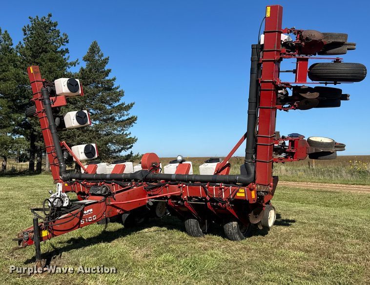 White-New Idea 5100 planter - EM8174