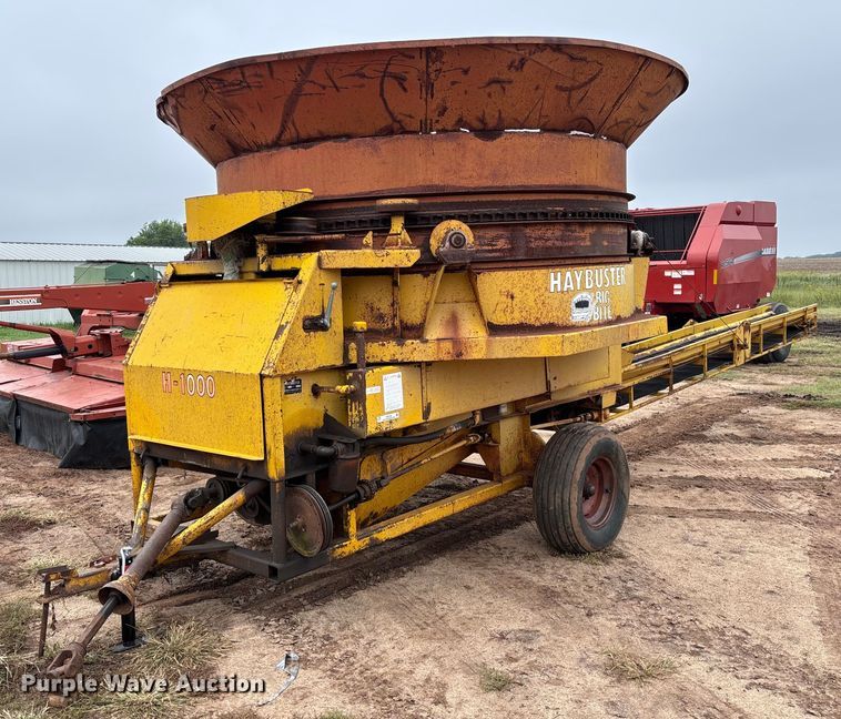 Haybuster H-1000 Big Bite tub grinder - EM8188