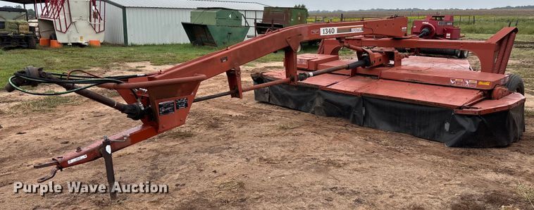 Hesston 1340 Windrower - EM8189