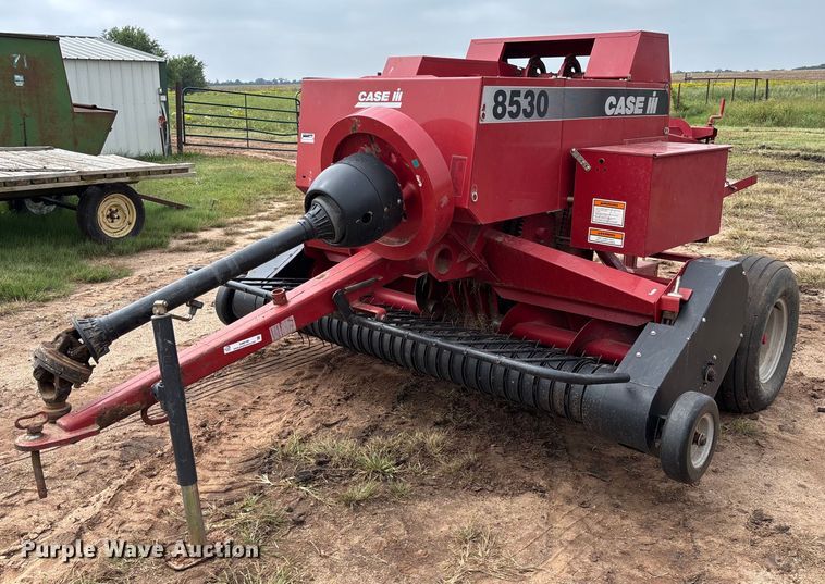Case 8530 small square baler - EM8190