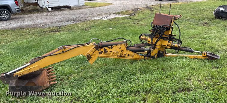 Dual BH106 backhoe attachment - EN7028