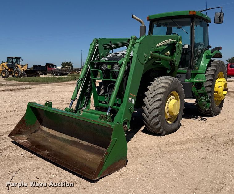 2005 John Deere 7820 MFWD tractor - EP0542