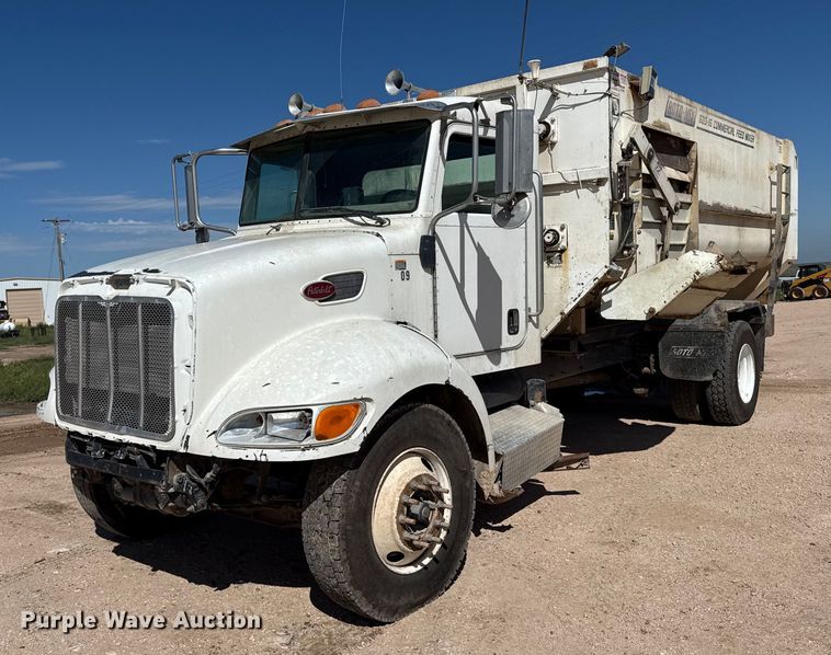 2009 Peterbilt 335 feed mixer truck - EP0570