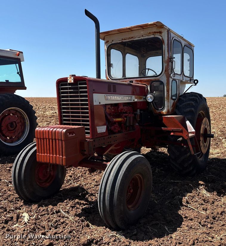 1969 International Harvester F856D tractor - EU4621