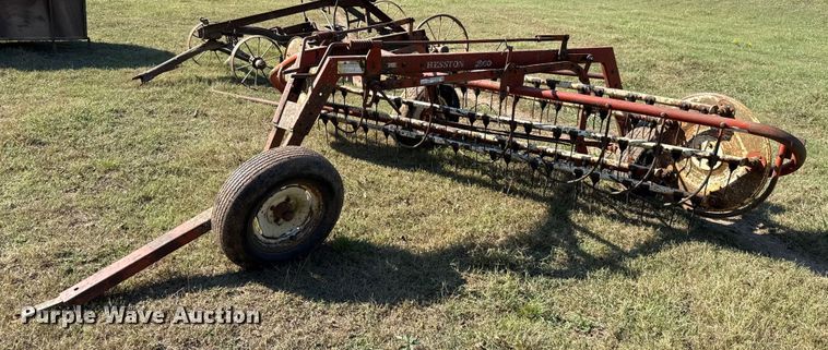 Hesston 3900 hay rake - GH9350