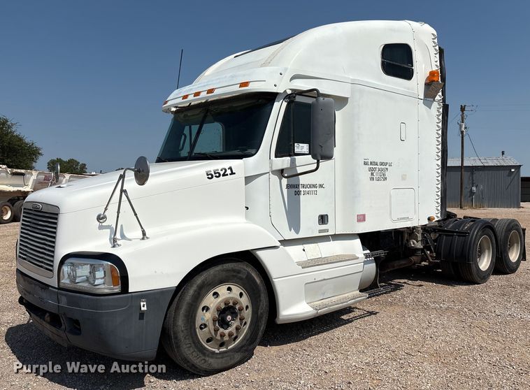 2001 Freightliner Century Classis semi truck - DO1180