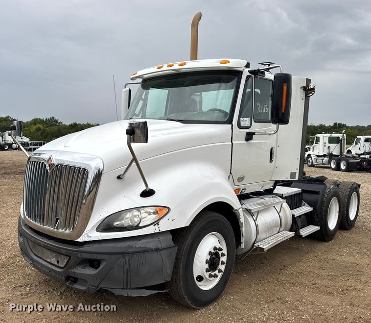 2013 International ProStar Plus semi truck - DO2220
