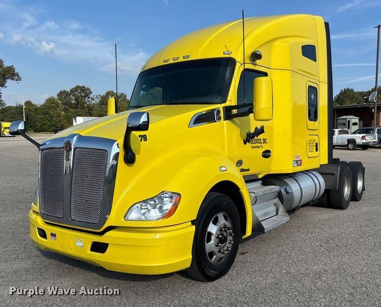 2017 Kenworth T680 semi truck - DU1315