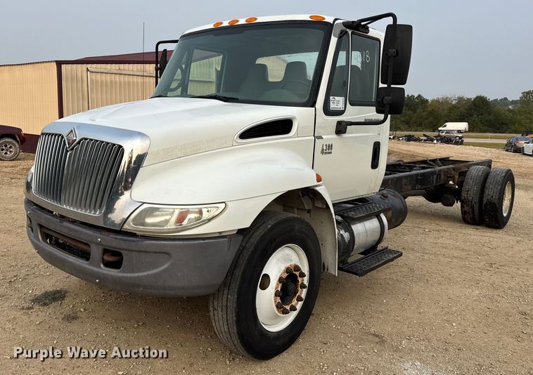 2005 International 4300 truck cab and chassis - DW6539