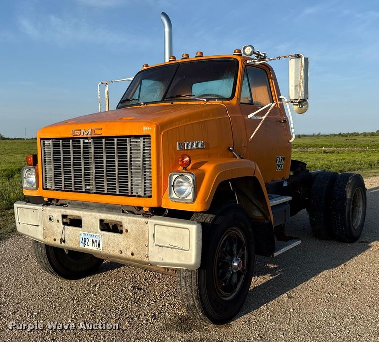 1984 GMC Brigadier semi truck - DY8110