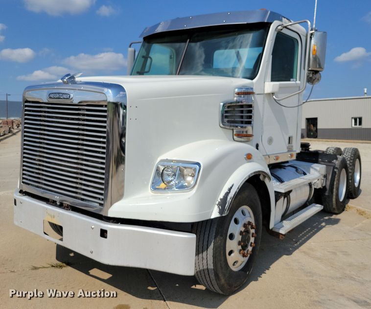 2014 Freightliner  Coronado 122SD semi truck - DZ6557