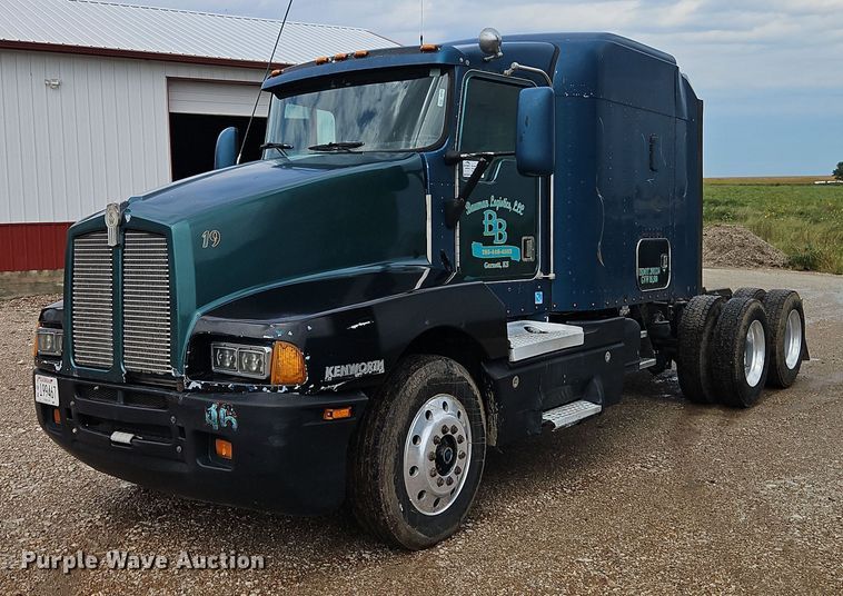 1997 Kenworth T600 semi truck - EB8316