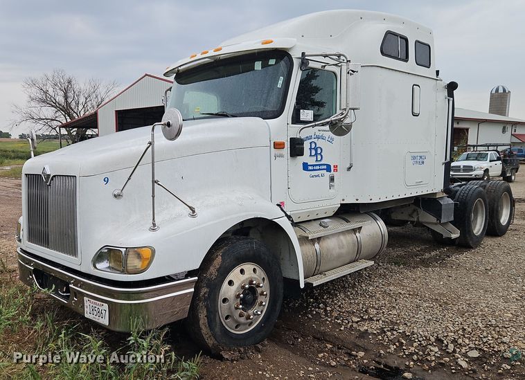 2007 International 9400i semi truck - EB8320