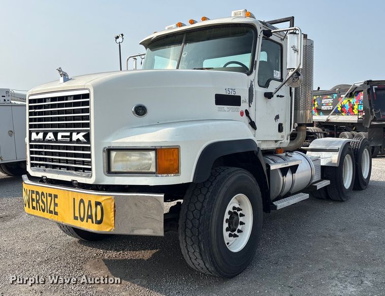 mack　3枚売り Mack CL733 Truck Tractor For Sale | Purple Wave Auction
