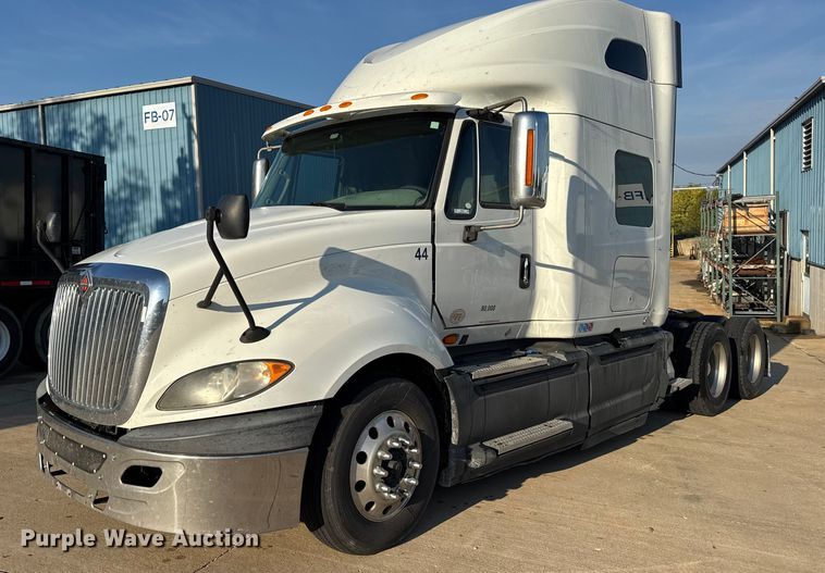 2016 International ProStar Plus semi truck - EH7475