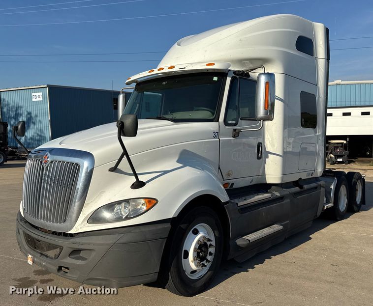 2016 International ProStar Plus semi truck - EH7476