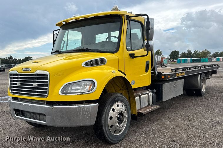 2018 Freightliner Business Class M2 rollback truck - EM8171