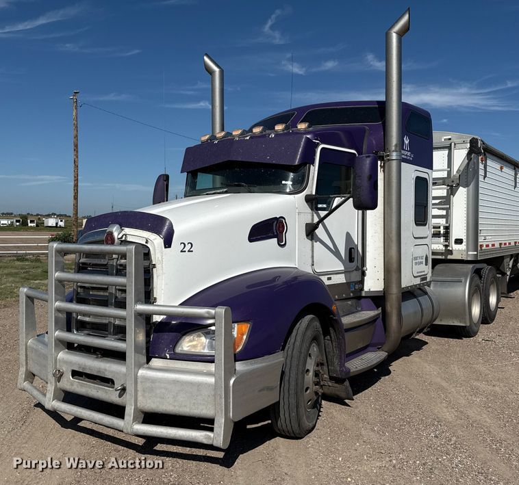 2009 Kenworth T600 semi truck - EP0600