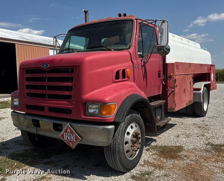 1998 Ford L8501 fuel truck - ER0049