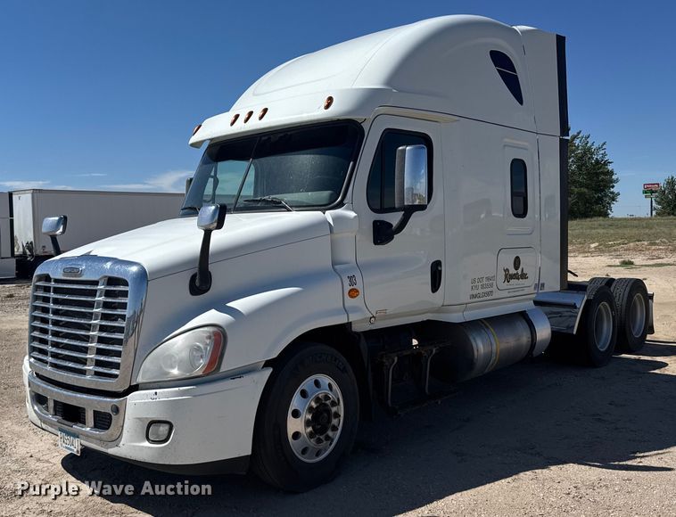 2016 Freightliner Cascadia glider kit semi truck - ER2405