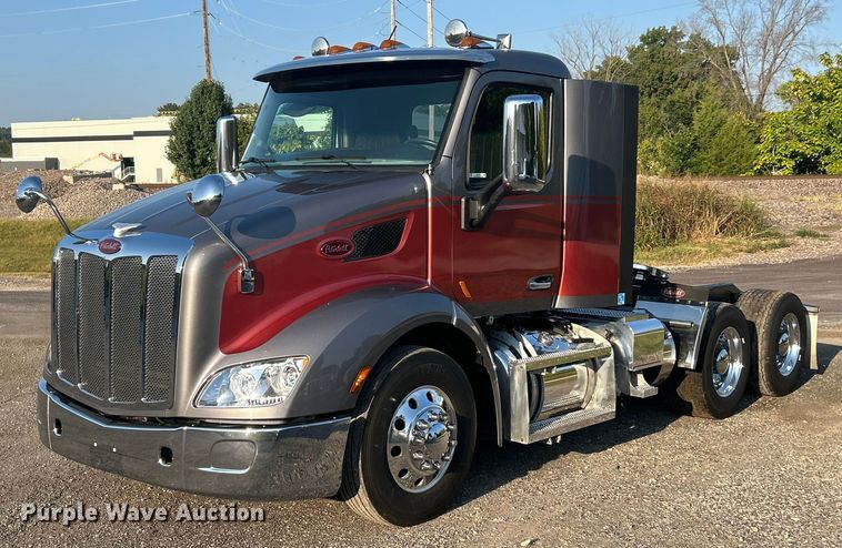 2020 Peterbilt 579 semi truck - ET3178