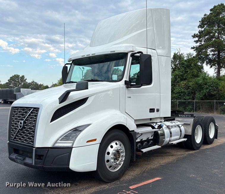 2020 Volvo VN semi truck - ET7066