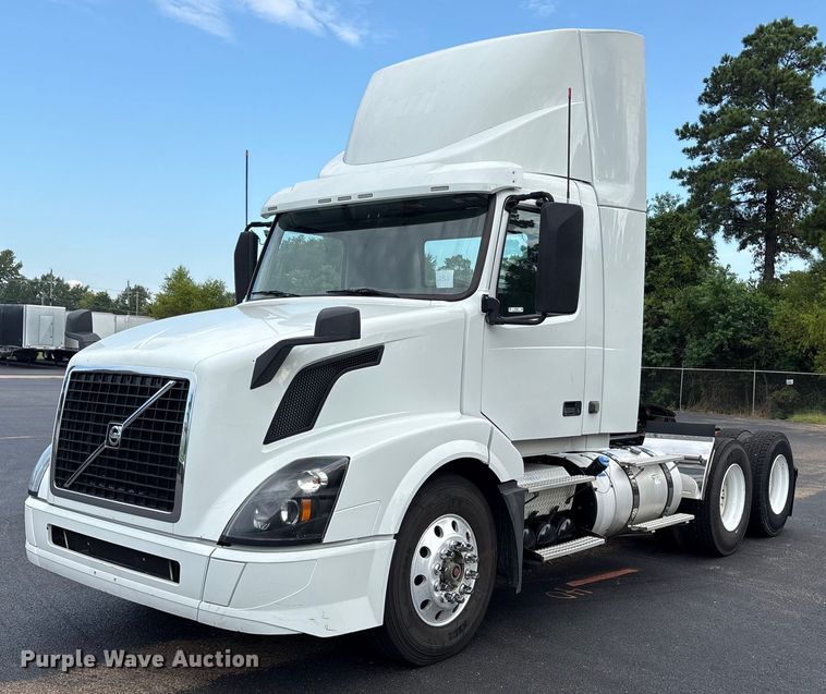 2018 Volvo VN semi truck - ET7068