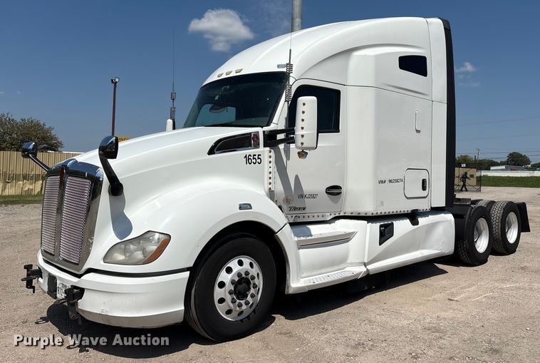 2019 Kenworth T680 semi truck - ET7072